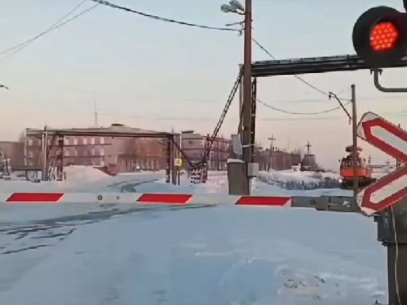 В Красноярском крае в результате вмешательства транспортной прокуратуры железнодорожный переезд в г. Дудинке оснащен автоматическим шлагбаумом